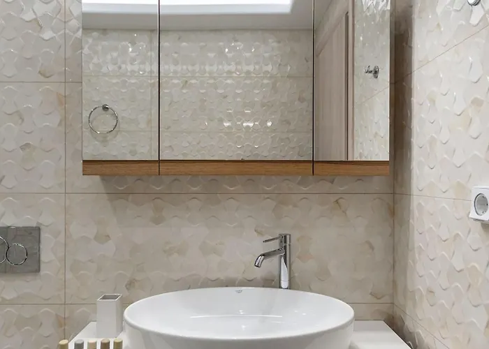 The Diamonds Of Naxos - Aggidia *