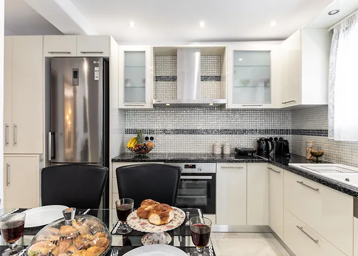 The Diamonds Of Naxos - Aggidia * Agkidia