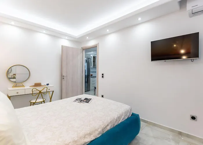 The Diamonds Of Naxos - Aggidia *