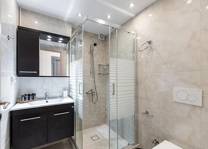 The Diamonds Of Naxos - Aggidia Agkidia