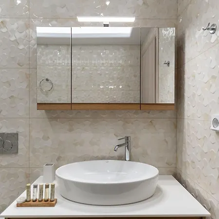 The Diamonds Of Naxos - Aggidia *