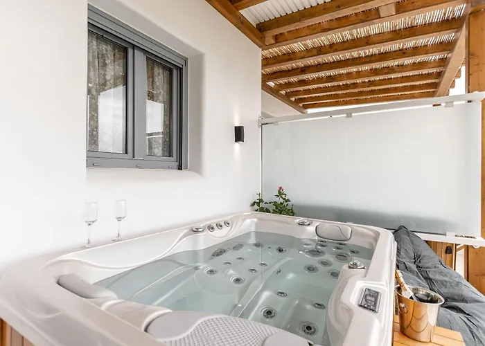 The Diamonds Of Naxos - Aggidia Agkidia