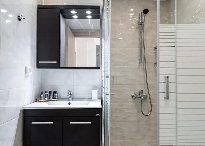 The Diamonds Of Naxos - Aggidia Agkidia